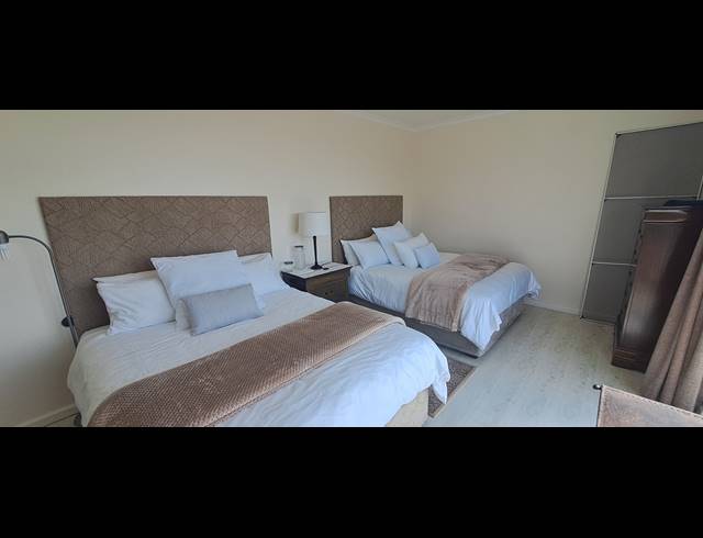 4 BEDROOM HOUSE FOR SALE IN SALDANHA HEIGHTS